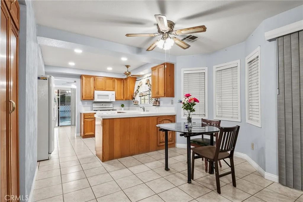 25708 Oak Ct, Moreno Valley, California 92557 home-pic-16